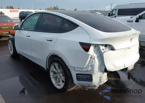 2021 Tesla Model Y Performance Dual Motor All-Wheel Drive z USA, uszkodzony, nr VIN 5YJYGDEF4MF087539